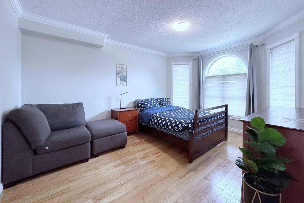 Neighborhood Friendly House In Barrie! Villa Exterior photo