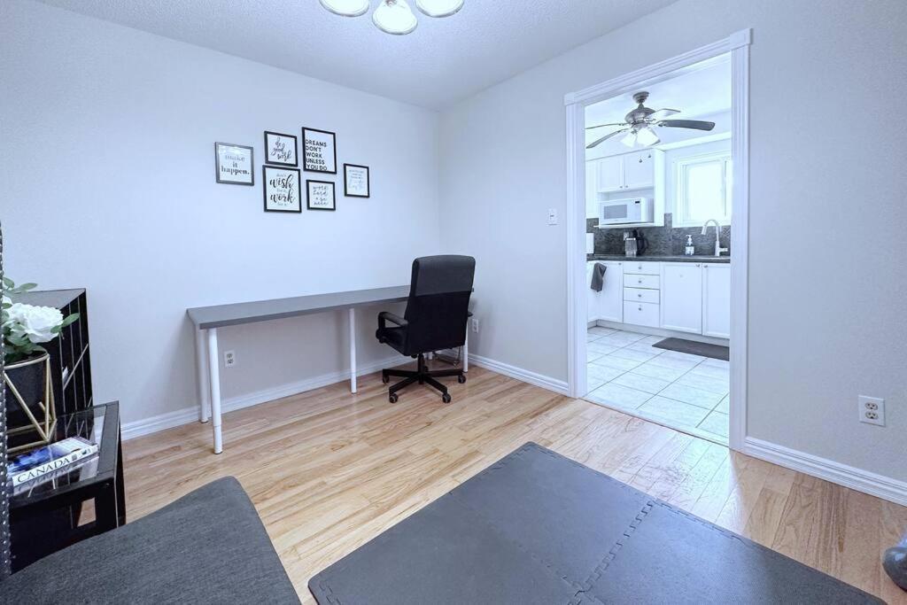 Neighborhood Friendly House In Barrie! Villa Exterior photo