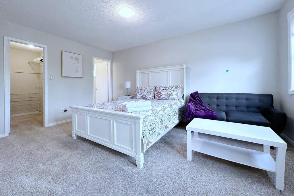 Neighborhood Friendly House In Barrie! Villa Exterior photo